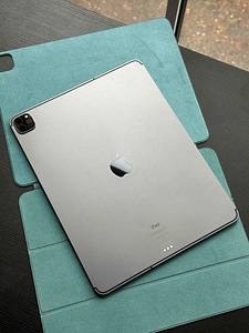 iPad Pro 4th gen (2020) 12,9’ + модная клавиатура (2 фото из 6)