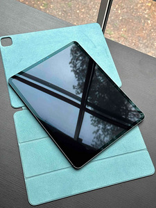 iPad Pro 4th gen (2020) 12,9’ + модная клавиатура (3 фото из 6)
