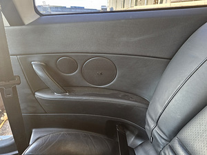 Peugeot 407 Coupe Musta värvi . Tagumised istmed ja polstrid (1 foto / 4)