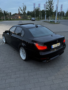 BMW e60 550i v8 270kw (1 foto / 8)