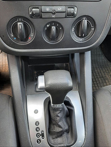 Volkswagen Golf V Variant 1.9 TDI автомат, 2008 (10 фото из 10)