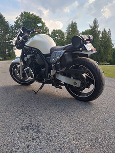 Yamaha fzs600 (4 foto / 6)