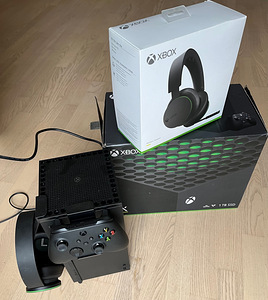 Microsoft Xbox Series X 1TB + Wireless headset (1 foto / 2)