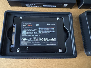 2 x Samsung 860 2TB, SSD soldiform (1 foto / 2)