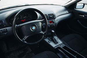 BMW 318i (12 foto / 15)