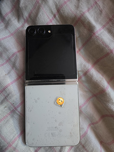 Samsung Galaxy flip5 (3 foto / 4)