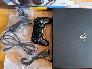 Playstation 4 Pro 1TB (2 foto / 5)