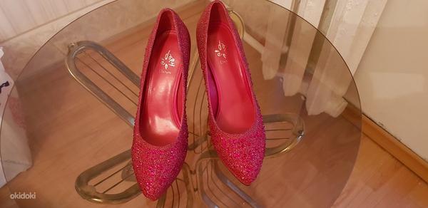 Väga kaunid ja elegantsed erepunased kingad kividega, 37 (foto #2)