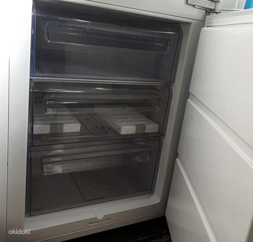Zanussi ZBB7297 интегрируемый холодильник. Состояние хорошее (фото #3)
