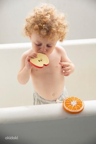 НОВИНКА OLI & CAROL Игрушка для ванны и жевания - Apple (фото #2)