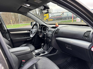 Kia Sorento (7 foto / 8)