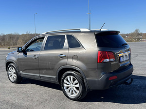 Kia Sorento (3 foto / 8)