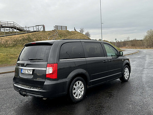 Lancia Voyager (3 фото из 6)