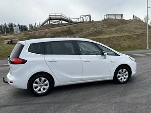 Opel Zafira (6 foto / 11)