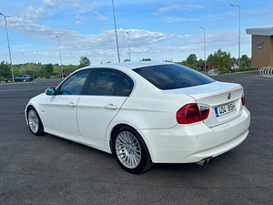 BMW 330 (3 фото из 8)
