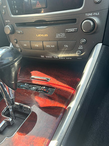 Lexus IS250 (9 фото из 9)