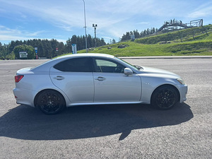 Lexus IS250 (6 фото из 9)