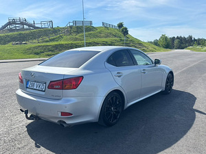 Lexus IS250 (4 фото из 9)