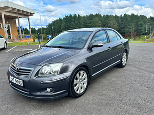 Toyota Avensis (1 фото из 6)