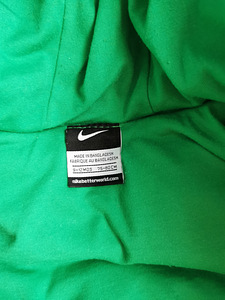 Laste jope NIKE, s. 74–75 (3 foto / 3)