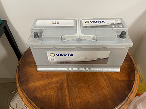 Автомобильный аккумулятор Varta (1 фото из 2)