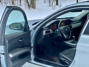 BMW e90 320i автомат (6 фото из 10)