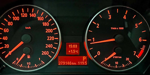BMW e90 320i автомат (8 фото из 10)