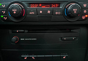 BMW e90 320i автомат (9 фото из 10)