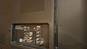 Teler LG 42" (106 cm) Full HD (4 foto / 4)