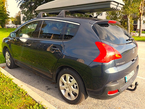 Минивэн Peugeot 3008 экомобиль (8 фото из 9)