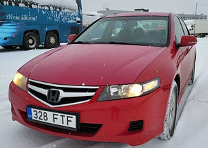 Honda Accord (1 foto / 3)