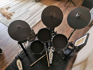 ALESIS NITRO 8-osaline trummikomplekt (2 foto / 3)