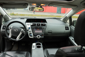 Toyota prius+ (9 foto / 14)