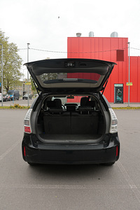 Toyota prius+ (11 foto / 14)