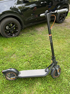 Малоподержанный электросамокат SEGWAY NINEBOT KICKSCOOTER F4 (4 фото из 4)