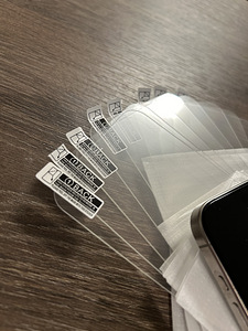 iPhone 15 Pro Max kaitseklaasid (2 foto / 3)