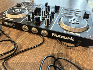 NUMARK DJ KONTROLLER PARTY MIX (3 foto / 4)