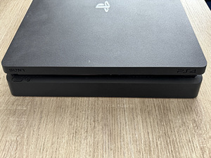 Playstation 4 slim 500gb + 2 pulti + 2 mängu (2 foto / 2)