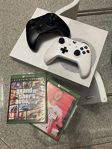 Xbox one s 512gb + 2 pulti + gta + fifa (1 foto / 3)