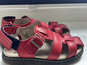 Dr. Martens nahast sandaalid, s 31 (3 foto / 3)