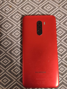 Poco F1 (2 фото из 4)