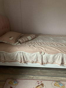 ROMANTIC VOODI PESUKASTIGA TÕSTEMEHHANISMIGA. (1 foto / 5)