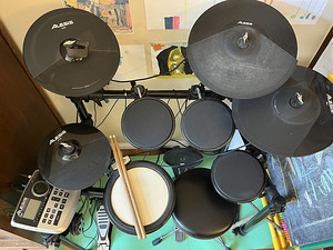 Alesis DM8 USB elektroonilised trummid + taldrik&trummitool (2 foto / 4)