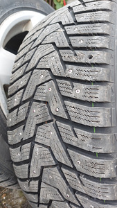 Шипованные шины Hankook на дисках (4 фото из 6)