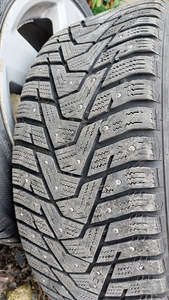Шипованные шины Hankook на дисках (5 фото из 6)