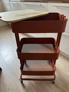 IKEA ratastega riiul (4 foto / 4)