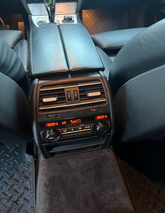 BMW 740d 3.0 225kW (14 foto / 15)