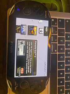 PS Vita (3 foto / 6)