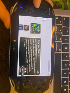 PS Vita (4 foto / 6)