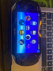PS Vita (5 foto / 6)